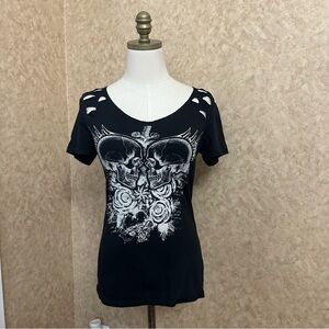 Hot topic social collision Black and white skulls and roses wings graphic tee